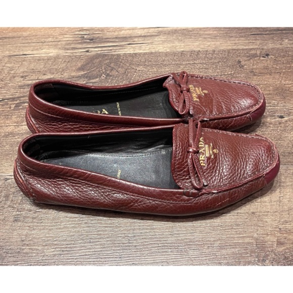 ✨Vintage PRADA Gold Logo Leather Loafers Slip-On Flats with Bow - Picture 4 of 13